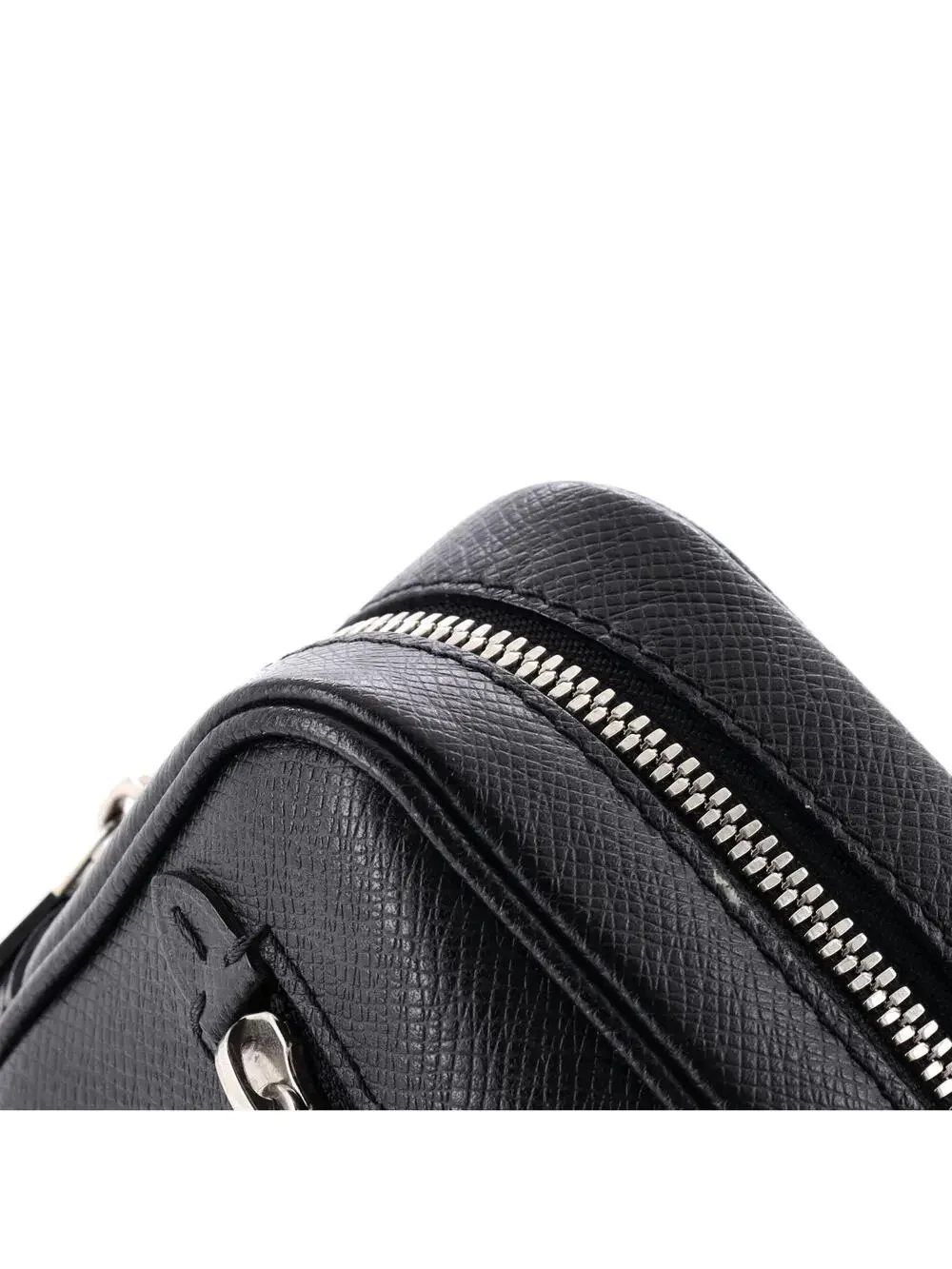 Louis Vuitton Kasai Clutch Taiga #250840L67B